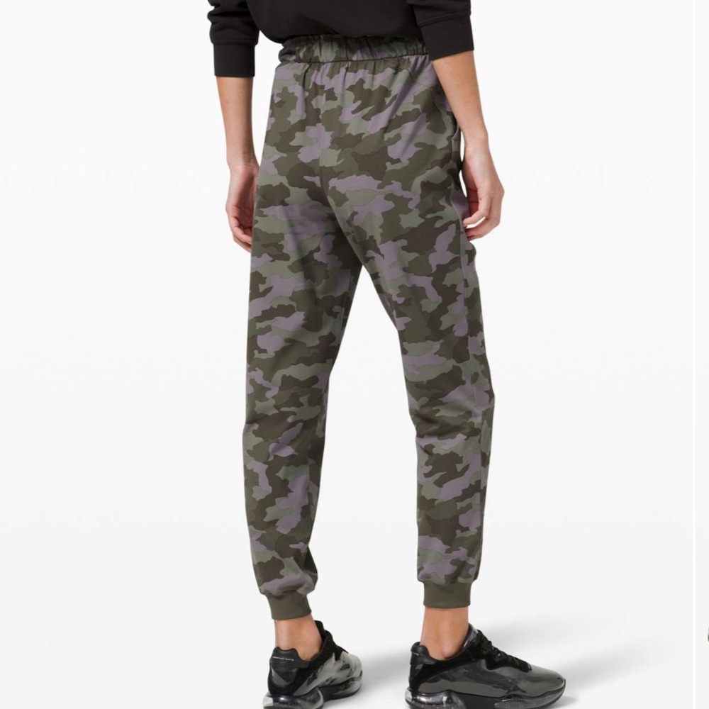 Lululemon Stretch High-Rise Jogger - Picture 3 of 8